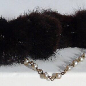 1950's Vintage Reddish Dark Brown Mink Fur BOWS Sweater Clip Guard Pearl Chain